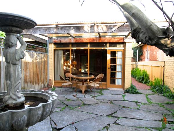 North Adelaide Heritage Cottages & Apartments : photo 9 de la chambre suite king spa