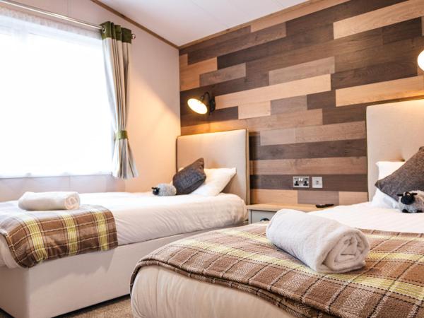 The White Rose Lodge with Hot Tub : photo 10 de la chambre maison 2 chambres