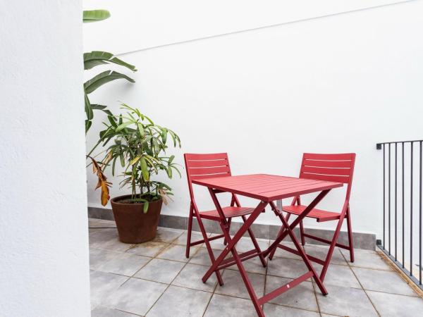 Reina 107 Beach Boutique : photo 5 de la chambre chambre double avec terrasse