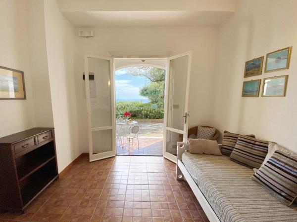 Residence Terra Rossa Taormina : photo 5 de la chambre studio avec patio - vue sur jardin