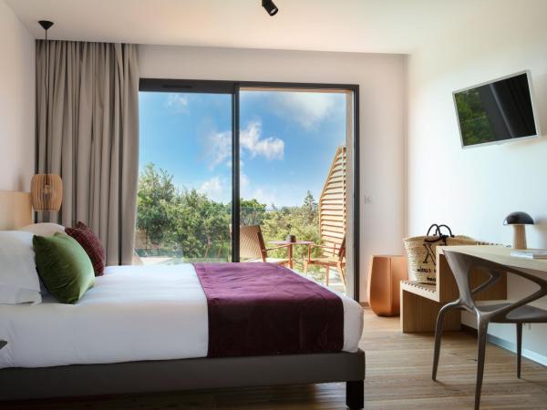 Hôtel & Spa Version Maquis Citadelle : photo 1 de la chambre chambre double supérieure avec vue sur la citadelle 