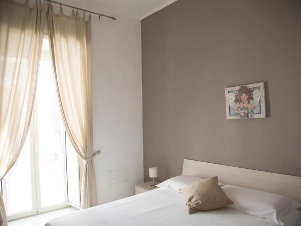 Chiaia Suites : photo 4 de la chambre chambre quadruple avec salle de bains privative