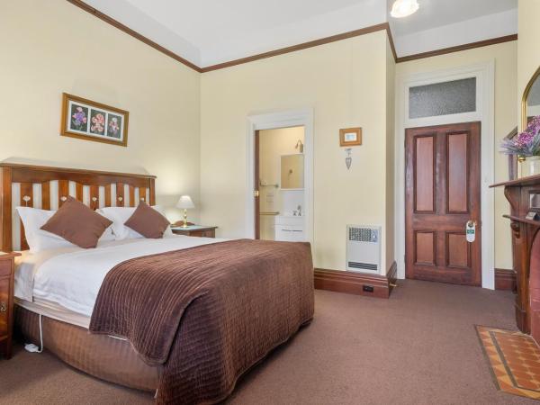 Orana House : photo 2 de la chambre chambre lit queen-size - vue sur montagne