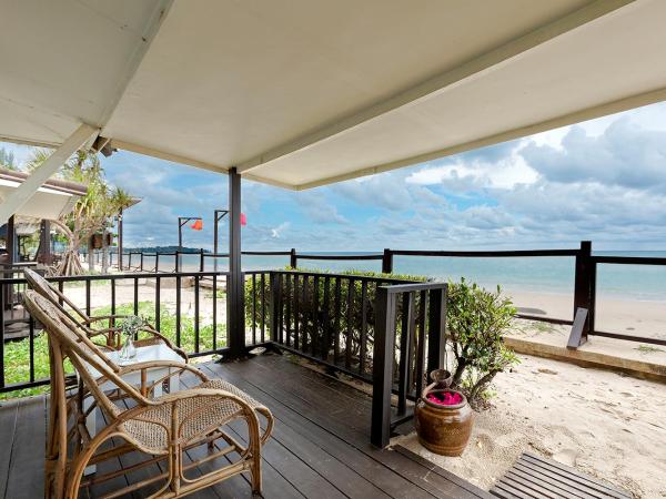 Nakara Long Beach Resort - SHA Extra Plus : photo 2 de la chambre bungalow sur la plage 