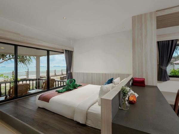 Nakara Long Beach Resort - SHA Extra Plus : photo 6 de la chambre suite face à la plage