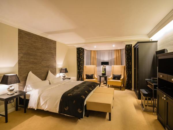Hotel Business & More SELF CHECK IN : photo 1 de la chambre chambre double de luxe avec lit king-size
