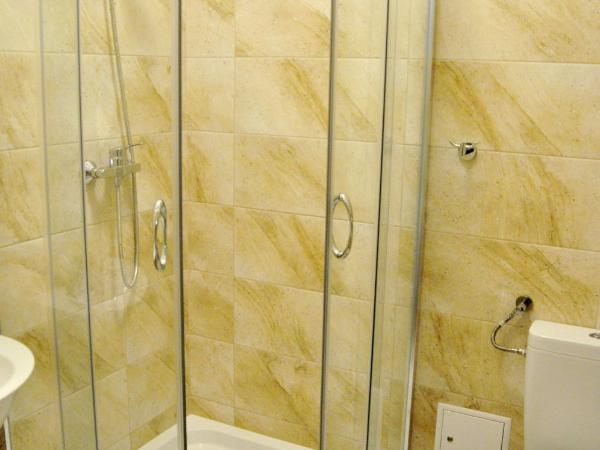 Hotel Santi : photo 8 de la chambre chambre triple