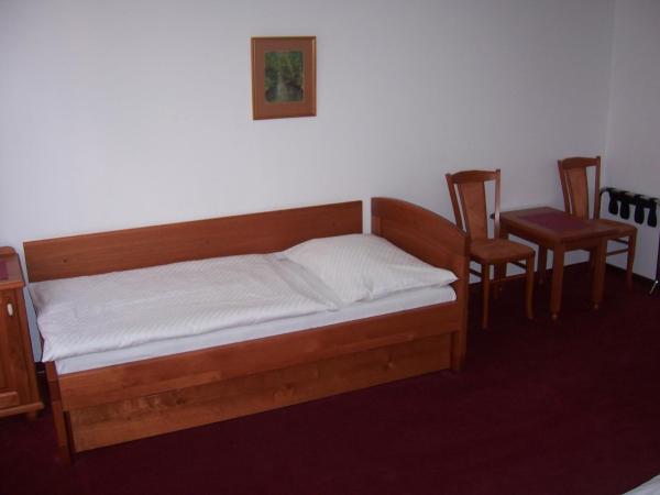 Hotel Pegas Brno : photo 10 de la chambre chambre triple