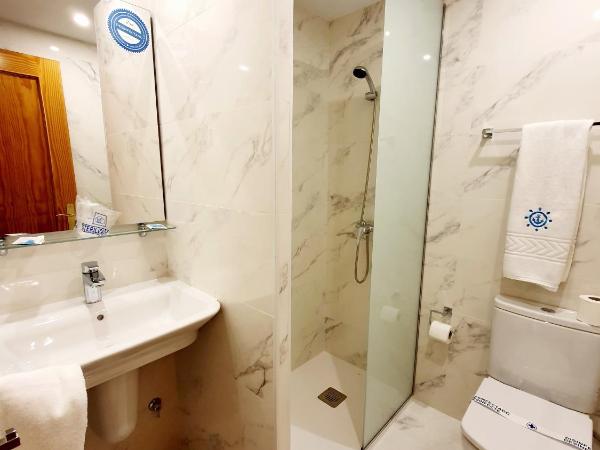 Hotel Maritimo : photo 8 de la chambre chambre supérieure - 2 lits