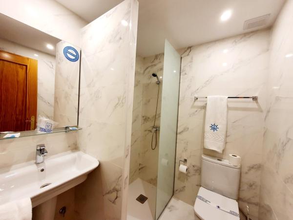 Hotel Maritimo : photo 6 de la chambre chambre supérieure - 2 lits