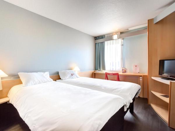 Ibis Agen Centre Gare : photo 1 de la chambre chambre standard avec 1 lit double et 1 lit simple