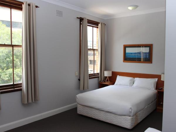 Hurstville Ritz Hotel : photo 1 de la chambre chambre double familiale avec salle de bains privée