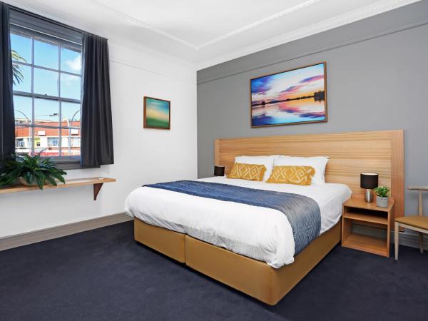 Meridian Hotel Hurstville : photo 3 de la chambre chambre lit king-size deluxe