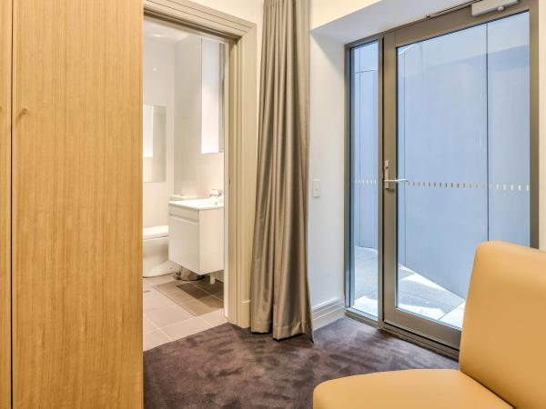 Meridian Hotel Hurstville : photo 2 de la chambre chambre lits jumeaux avec balcon