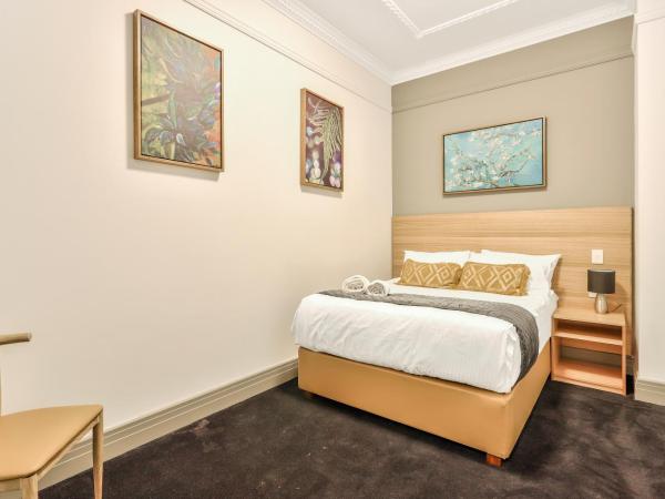 Meridian Hotel Hurstville : photo 1 de la chambre chambre lits jumeaux avec balcon