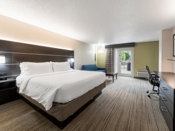 Holiday Inn Express - Columbus Downtown, an IHG Hotel : photo 5 de la chambre chambre standard avec 2 lits queen-size - vue sur piscine