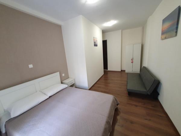 City Center Athenes rooms : photo 7 de la chambre chambre triple avec balcon