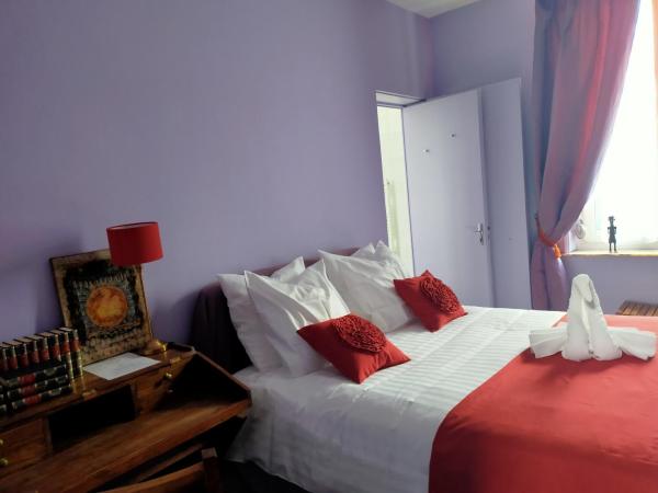 La Maison Bleue de Roubaix : photo 5 de la chambre chambre lit queen-size deluxe