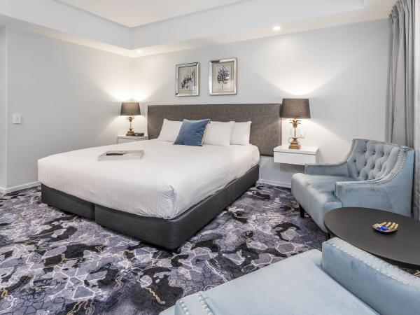 Kingsford Smith Motel : photo 1 de la chambre chambre de luxe récemment rénovée lit king-size