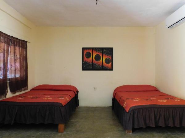 Hotel Restaurante Rocío by Rotamundos : photo 4 de la chambre chambre familiale