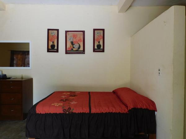 Hotel Restaurante Rocío by Rotamundos : photo 7 de la chambre chambre familiale