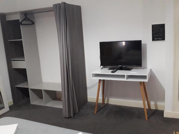 Chambres d'Hotes Centre Ville : photo 4 de la chambre chambre quadruple avec salle de bains privative séparée