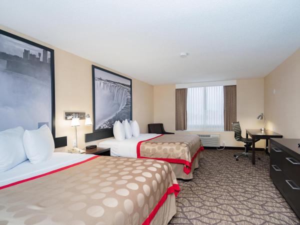 Ramada By Wyndham Niagara Falls near the Falls : photo 2 de la chambre chambre lit queen-size de luxe - accessible aux personnes à mobilité réduite/non-fumeurs
