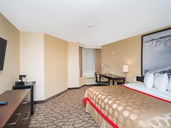 Ramada By Wyndham Niagara Falls near the Falls : photo 1 de la chambre chambre lit king-size - non-fumeurs