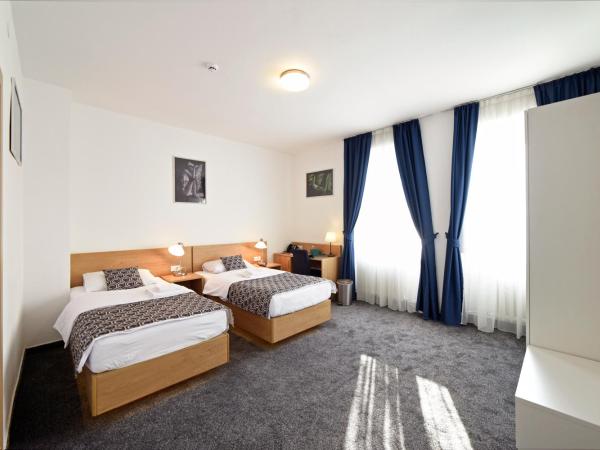 Hotel Orient Zagreb : photo 5 de la chambre chambre triple