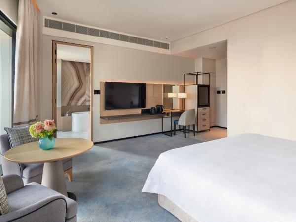 Address Beach Resort : photo 1 de la chambre chambre deluxe - vue sur port de plaisance 