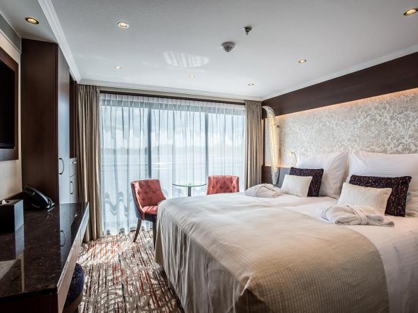 VIVA RIVERSIDE Altstadt Düsseldorf : photo 1 de la chambre chambre double ou lits jumeaux - vue sur ville