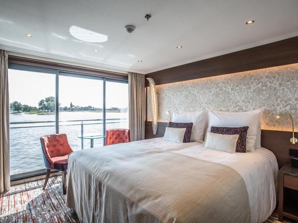 VIVA RIVERSIDE Altstadt Düsseldorf : photo 1 de la chambre chambre double ou lits jumeaux - vue sur rivière