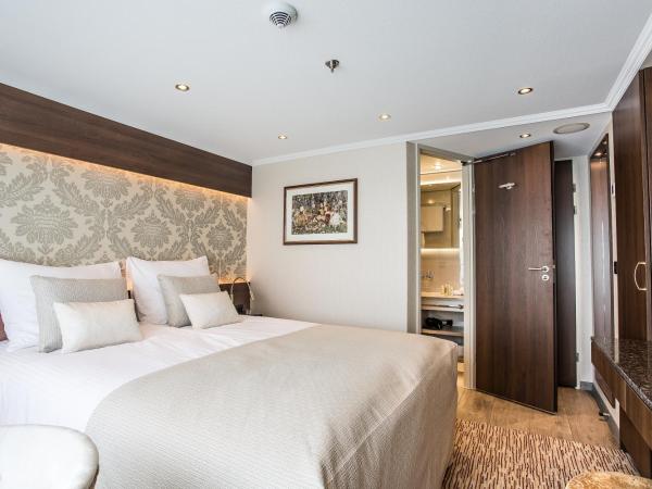 VIVA RIVERSIDE Altstadt Düsseldorf : photo 4 de la chambre chambre double ou lits jumeaux - vue sur ville