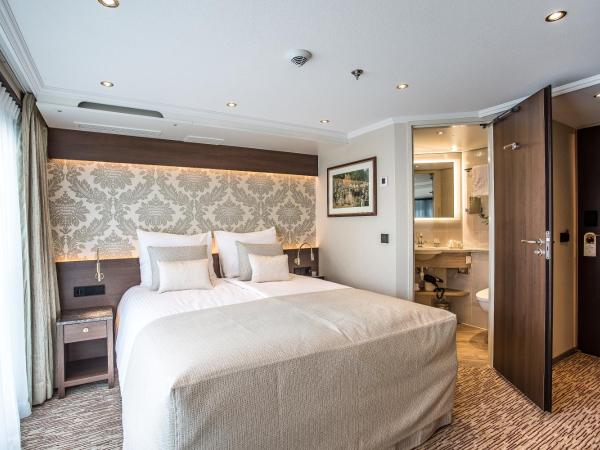 VIVA RIVERSIDE Altstadt Düsseldorf : photo 3 de la chambre chambre double ou lits jumeaux - vue sur ville