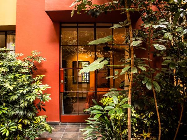 The Red Tree House : photo 2 de la chambre chambre double avec lit d'appoint