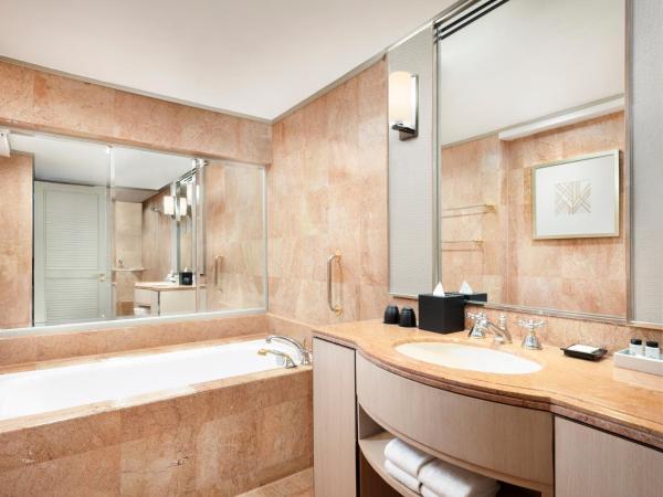 Sheraton Imperial Kuala Lumpur Hotel : photo 2 de la chambre chambre avec 2 lits jumeaux/simples et accès au salon club - vue sur ville