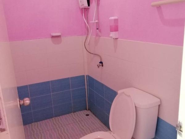 Koh Chang Baanrimtalay : photo 1 de la chambre chambre quadruple avec terrasse