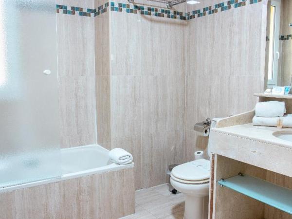 Hotel Reina Cristina : photo 3 de la chambre room #9013530