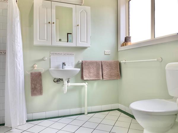 Orana House : photo 3 de la chambre chambre triple confort avec douche