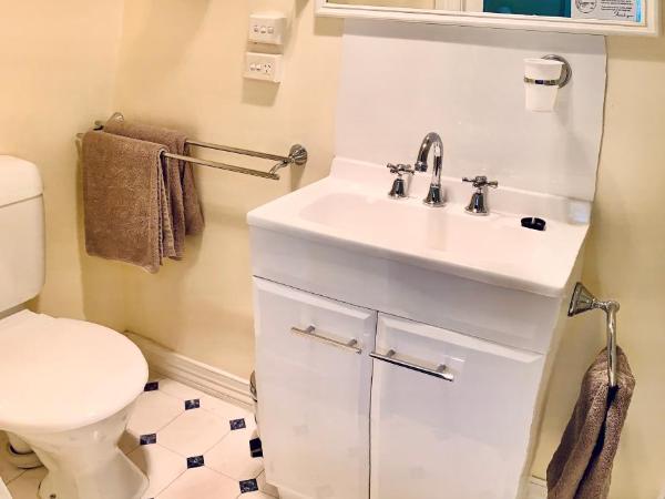 Orana House : photo 4 de la chambre chambre lit queen-size - vue sur montagne