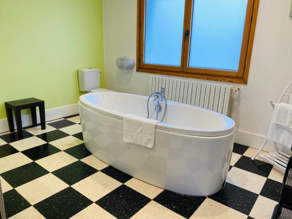 Contact hôtel - Motel Les Bleuets & SPA : photo 5 de la chambre maison de vacances