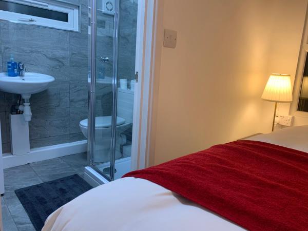 Frances St House : photo 6 de la chambre chambre double avec salle de bains privative