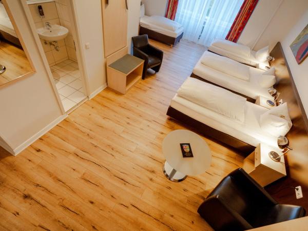 Hotel Tiergarten Berlin : photo 7 de la chambre chambre quadruple