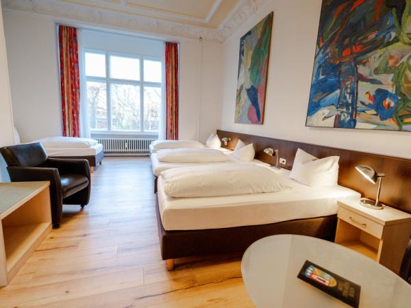 Hotel Tiergarten Berlin : photo 5 de la chambre chambre quadruple
