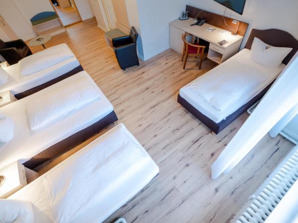 Hotel Tiergarten Berlin : photo 1 de la chambre chambre quadruple