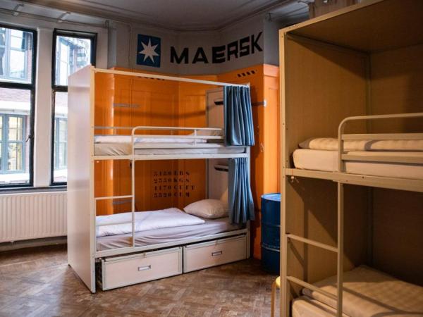 Hostel ROOM Rotterdam : photo 1 de la chambre lit dans dortoir de 14 lits
