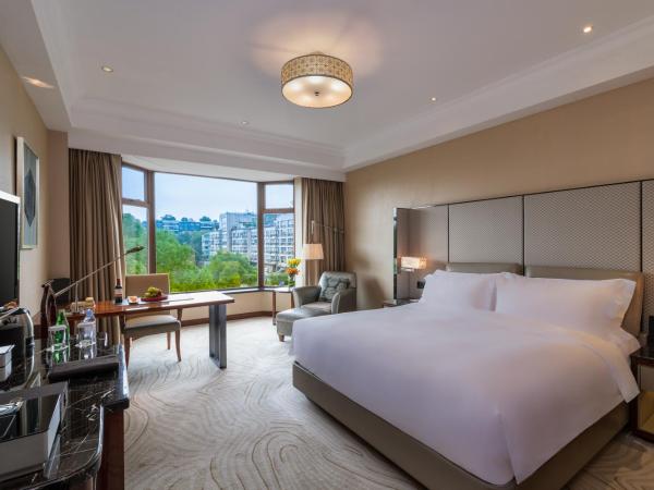 Sofitel Hangzhou Westlake : photo 4 de la chambre chambre de luxe avec lit king-size - vue sur ville