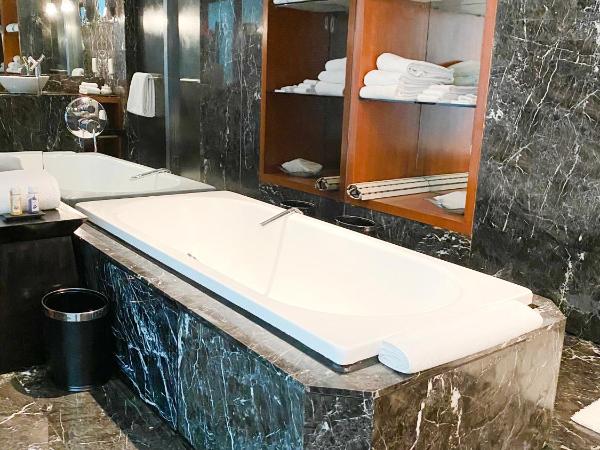 InterContinental Marine Drive Mumbai, an IHG Hotel : photo 6 de la chambre 1 king bed junior suite bay view