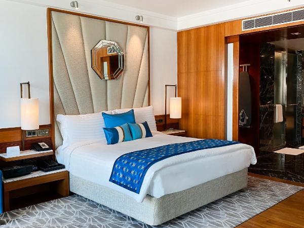 InterContinental Marine Drive Mumbai, an IHG Hotel : photo 4 de la chambre 1 king bed junior suite bay view