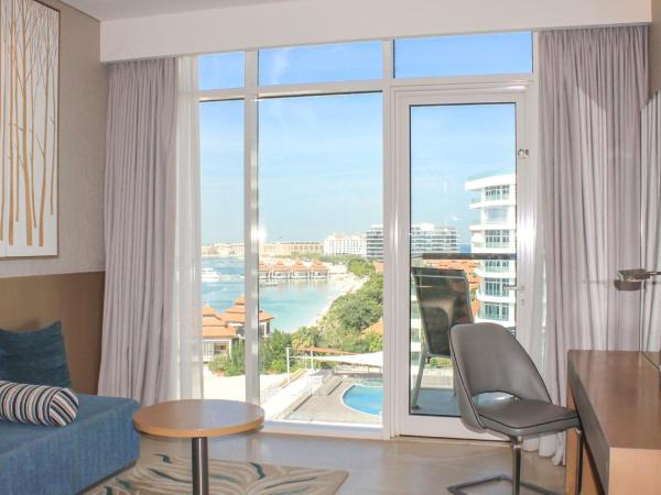 Royal Central Hotel and Resort The Palm : photo 1 de la chambre chambre double deluxe avec balcon et accès à la plage privée de l’hôtel